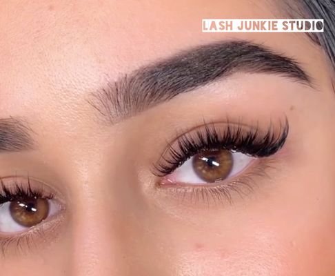 Wispy cat eye hybrid lashes