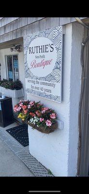 Ruthie's Boutique sign