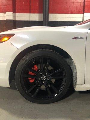 Gloss black Powder coating wheels   Gloss red painted calipers