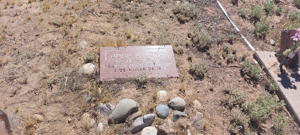 some grave sites have new head stones, that have replace the deteriorated grave markers