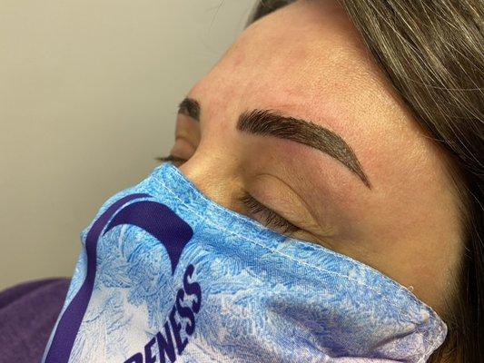 Microbladed brows