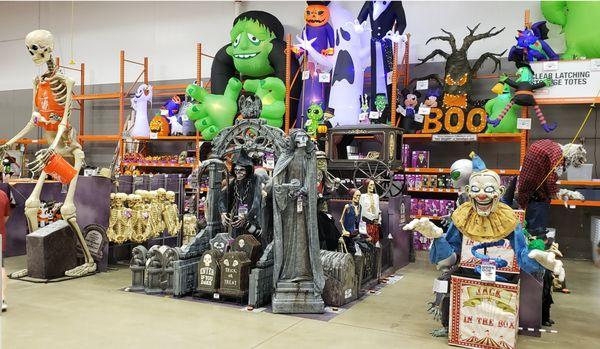 Home Depot's seasonal decor brand (Home Accents) has some truly awesome Halloween stuff at VERY fair prices 0_o