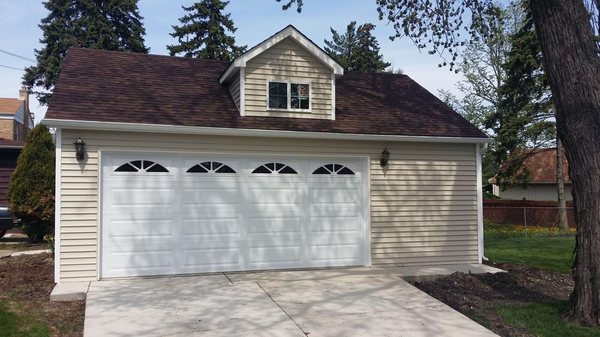 Reverse Gable Style Garage