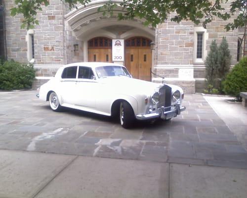 The perfect car from our fleet for you perfect wedding day.