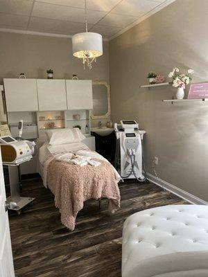 We curate and customize each luxurious treatment!