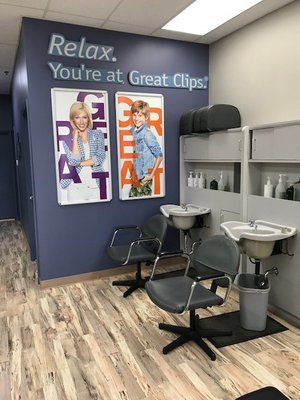 Shampoo area with Great Clips graphics