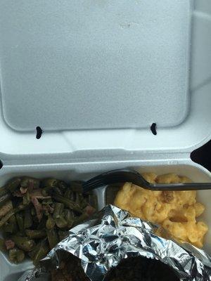 Fried chicken, macaroni and cheese & green beans