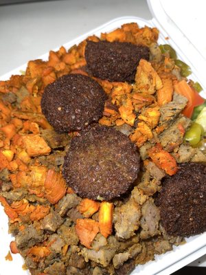 Chicken or lamb with 4 pcs of falafel (rice & salad) With "extra meat" added on to make it a combo over rice with falafel.