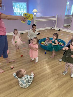 Look for free Baby Pirouette Playdates!!