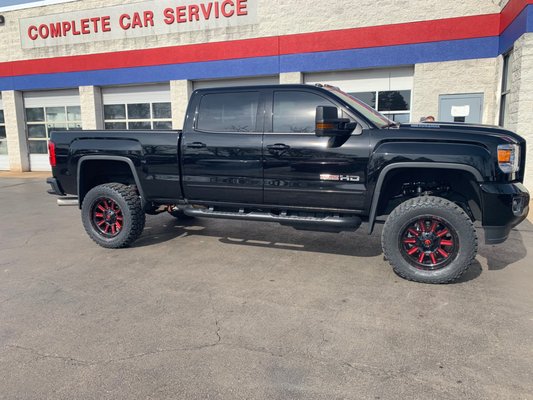 Latest wheel upgrade-Fuel Off Road Wheels Hardline D621 Gloss Black with Candy Red