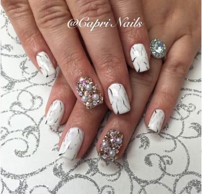 Marble gel manicure