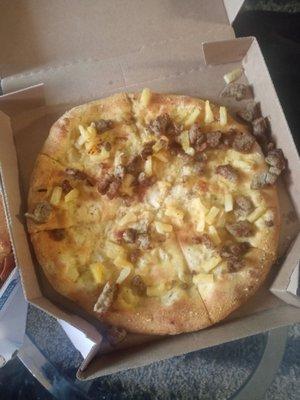 Supposed to be sausage and pineapple with cheese n sauce