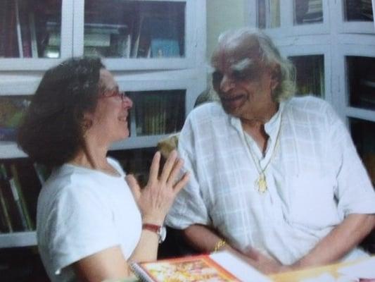 Nancy with the founder of Iyengar Yoga at his home Institute in Pune, India July 2000