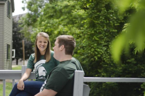 Great public patio space at the Oaks Apartments!