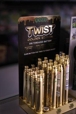 The Twist Battery is powerful and discreet, like a sidekick in your pocket. This 510 thread vaporizer is compatible with all oil cartridges.