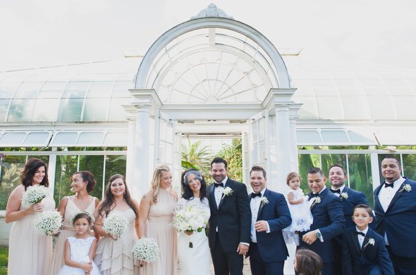 Wedding photography in Joliet, Il at the Birdhaven Greenhouse by Missy at Elite Photo.