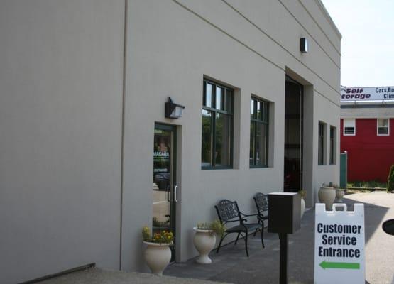 Customer Service Entrance