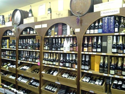 Val's Putnam Wines & Liquors