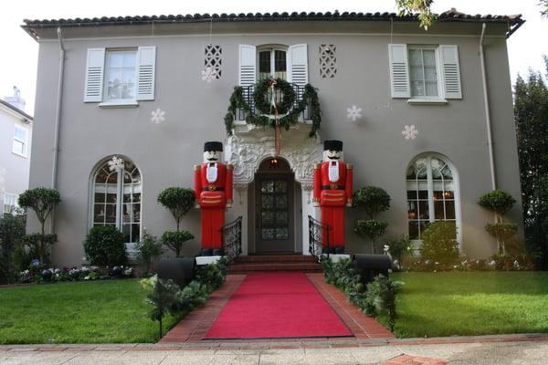 Holiday Decor: 9' Nutcrackers, etc...