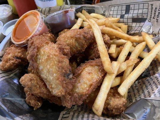 Chicken Wings with Fries