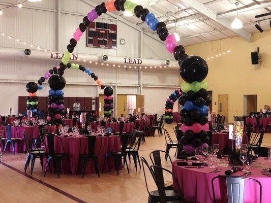 80s' theme balloon arch and columns.