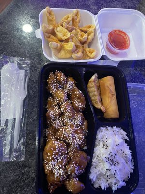 Sesame Chicken and Crab Rangoon (4pc)