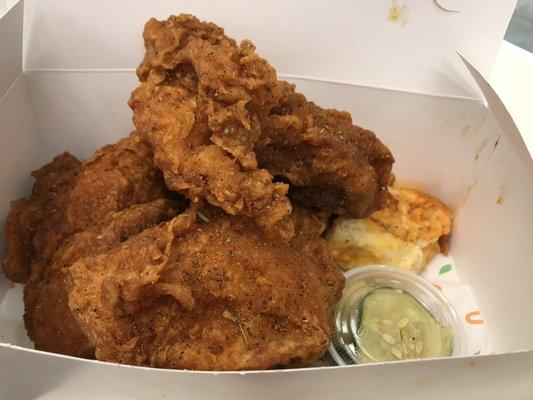 Fried chicken with pimento cheese type bread and pickled cucumbers