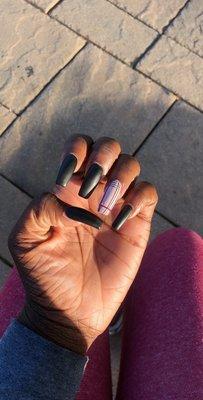 Narrow square nails