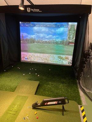 Golf simulator bay