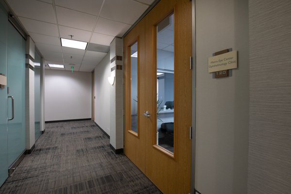 Metro Eye Center Clinic Entrance