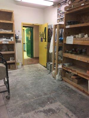 Yellow room - ceramics time!