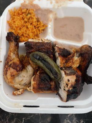 2 pollos y 2 sides sofrie beans and Spanish rice