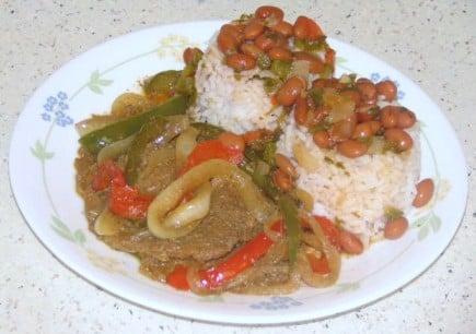 Bistec Encebollado/Steak with onions