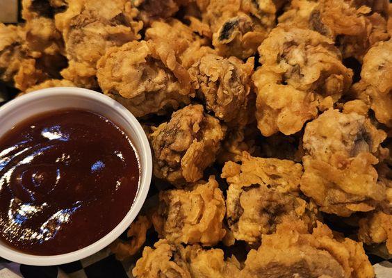 Deep-fried mushies with BBQ sauce ^__^.