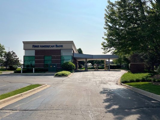 The exterior of the First American Bank Saint Charles branch