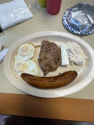 Desayunos Salvadorenos $14 + 3 pcs popusas