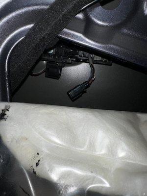 Antenna harness for keyless entry