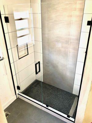 Frameless Shower Door Using 3/8" Starphire Glass with Matte Black Square Series Hardware with Square Style Handle