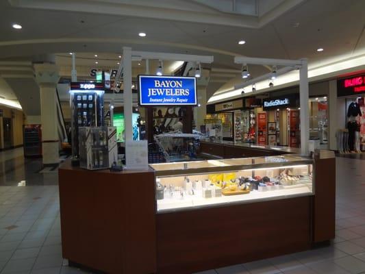 Bayon Jewelers kiosk at Solomon Pond Mall