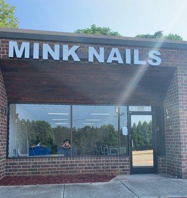 Mink Nails