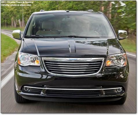 2011 Chrysler Town & Country 7 passenger minivan