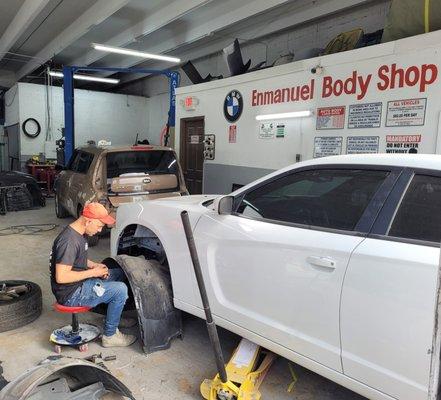 Enmanuel Body Shop