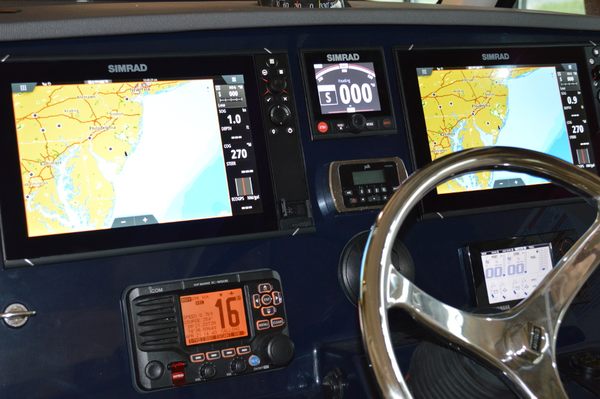 SIMRAD - installation dash board