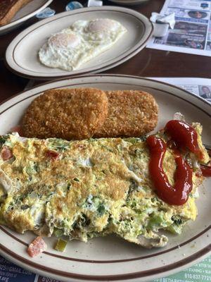 Vegetable omelette and hash browns