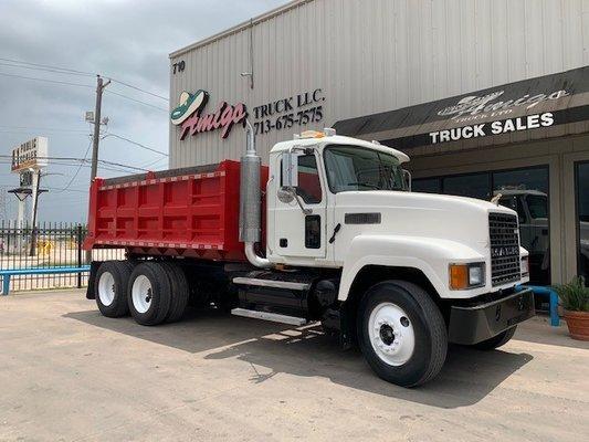 2004 Mack Dump Truck