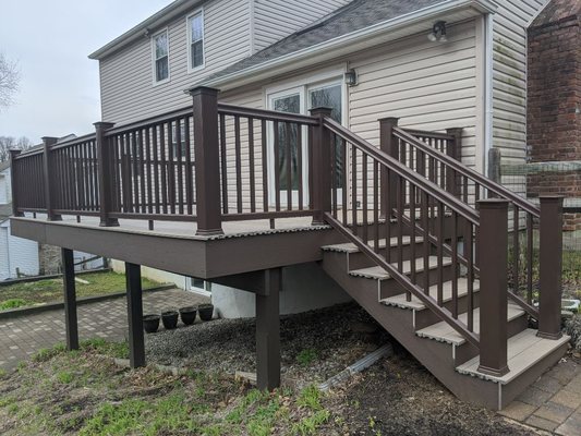 12x18 deck with timber tech decking and railing