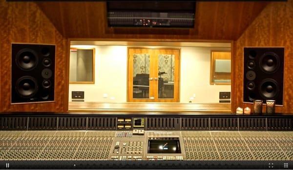 Mixing room