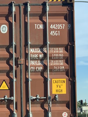 40' container has 2695 cubic feet of capacity.