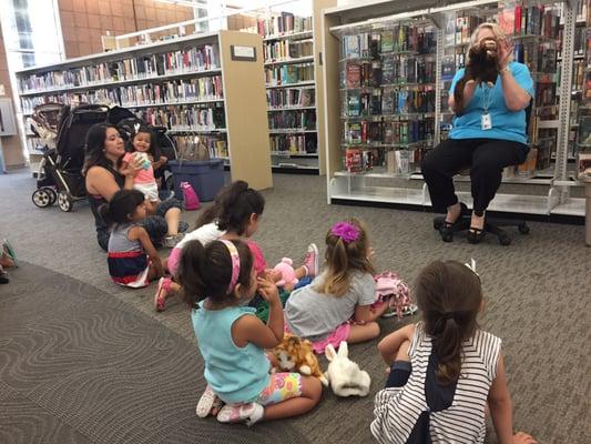 Ms. Shannon gives a rockin story time.