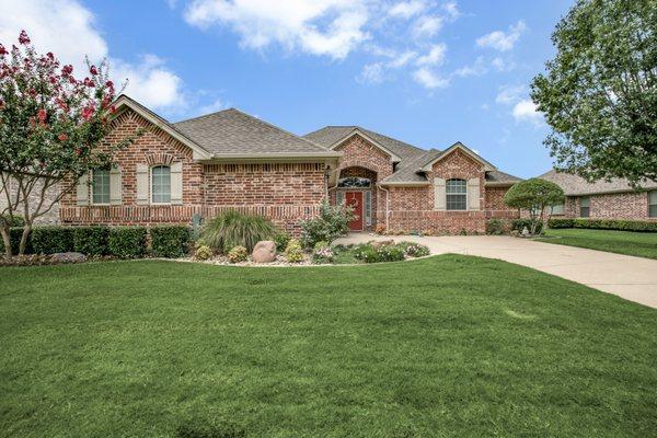 Beautiful and well maintained home in Arlington, TX